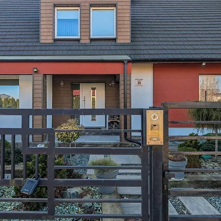 Beautiful With Garden By Renters *