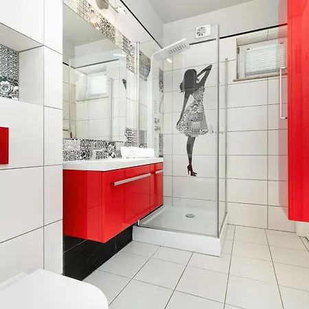 Beautiful With Garden By Renters